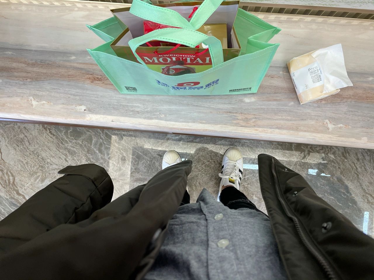 购物穿搭日常( 不要羡慕那些总能撞大运的人，你必须很努力，才能遇上好运气。)-喵神素材库
