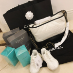 3奢侈品购物运动鞋香奈儿女包( 现在应该没什么人背了吧…)-喵神素材库