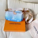 3奢侈品购物收到礼物LV女包LV丝巾LV遮阳帽(好看真的不好搭配)-喵神素材库