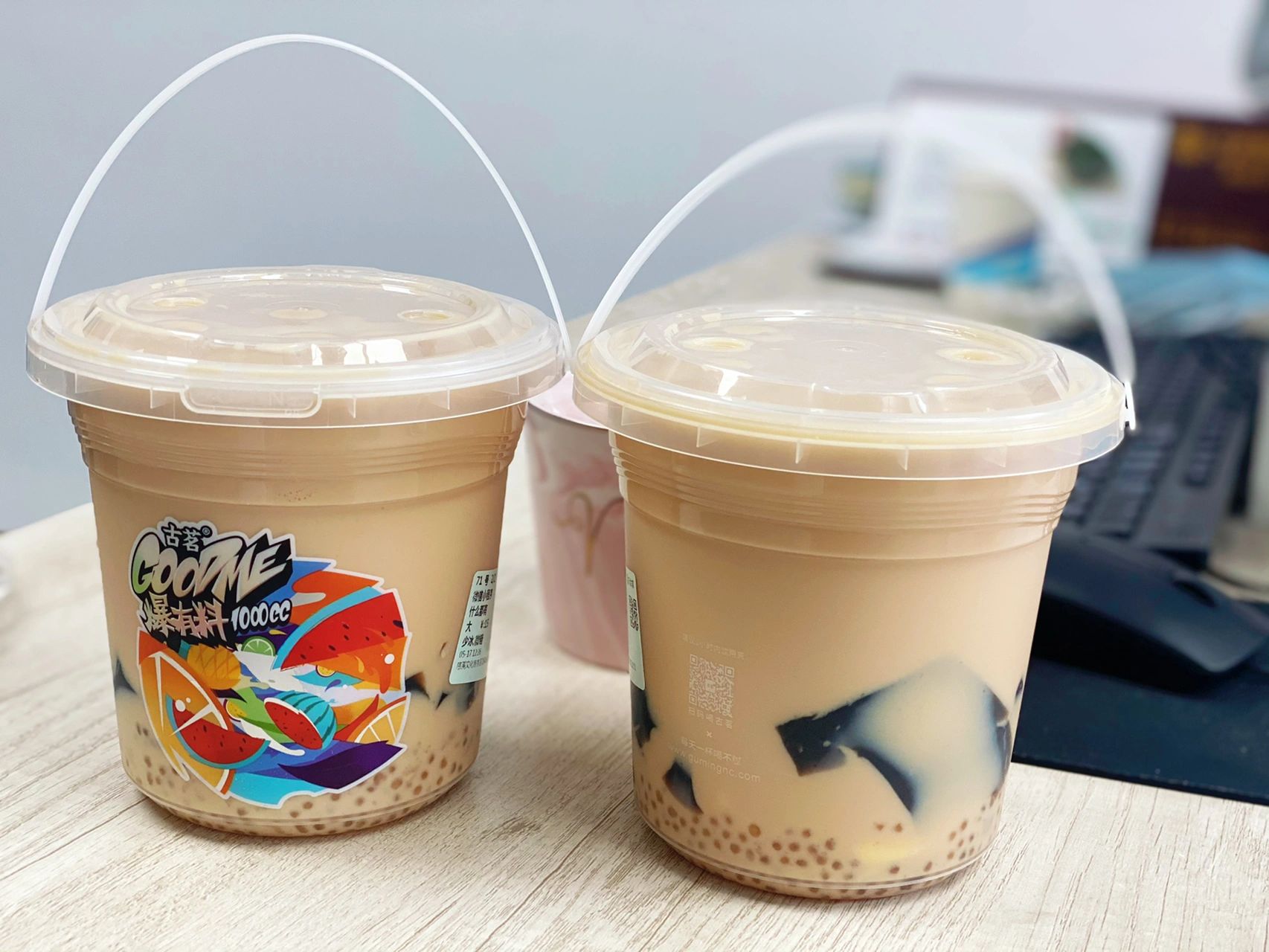 奶茶饮品逛街(不是奶茶爱好者，无意间和同事点了古茗的“什么都有”，喝要头晕犯困了，难道我对奶茶过敏吗 )-喵神素材库