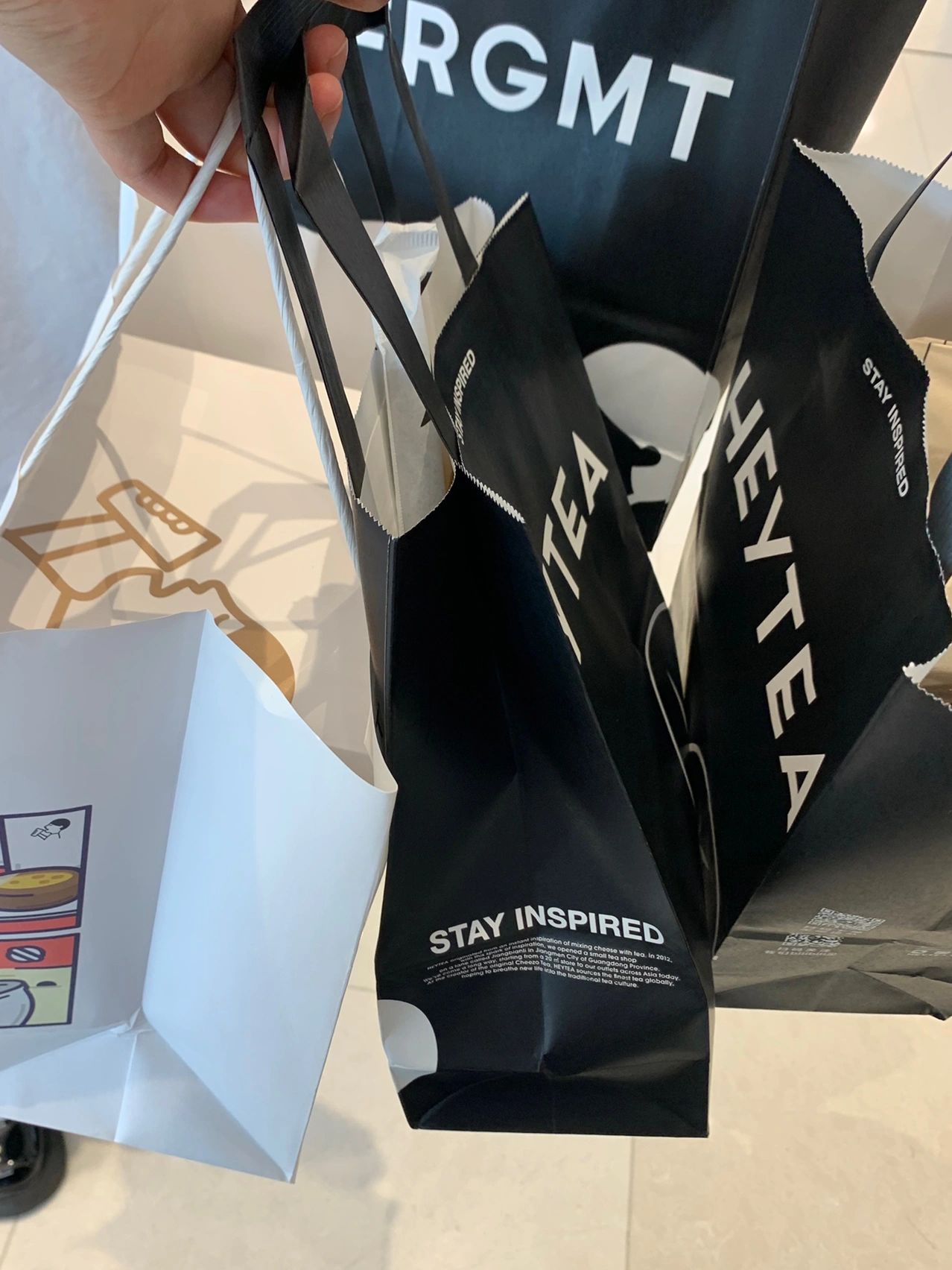 逛街购物冰激凌饮品(日落里有个商店，贩卖着橘黄的温柔。)-喵神素材库