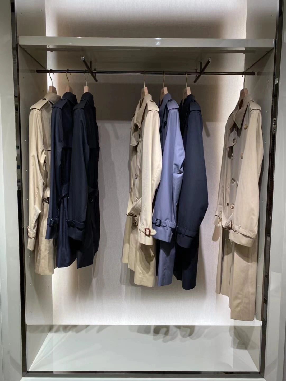 3奢侈品服装男装巴宝莉逛街(逛街吧 )-喵神素材库