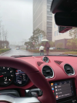 豪车内饰街道路人下雨( 我是银河里的流浪家，你是月球里的常驻民，我环游整个宇宙，只为寻你踪迹。)-喵神素材库