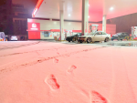 下雪雪景加油站汽车( 下雪啦)-喵神素材库
