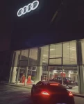 4奥迪奢饰品开车豪车展示厅卖车(我倒真的希望，我爱的人能这样担心，希望他能回来找我。)-喵神素材库