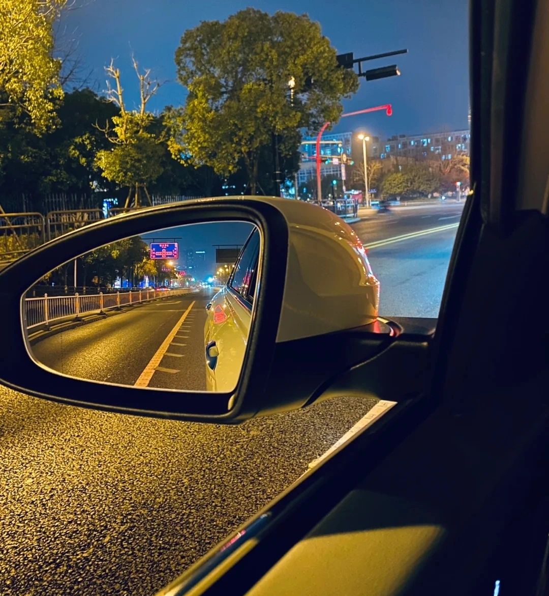 晚上开车夜景(从你出生那一刻，端什么碗，吃什么饭，经历什么事，什么时候和谁结婚，都是定数，别太难为自己，顺其自然就好，人生的剧本你早在天堂看了，你之所以选择这个剧本，是因为这一生中有你认为值得的地方)-喵神素材库