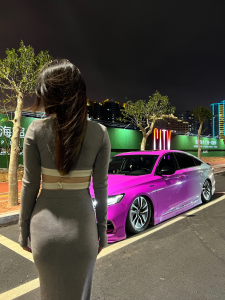 6美女背影拍照车绿植树雅阁()-喵神素材库