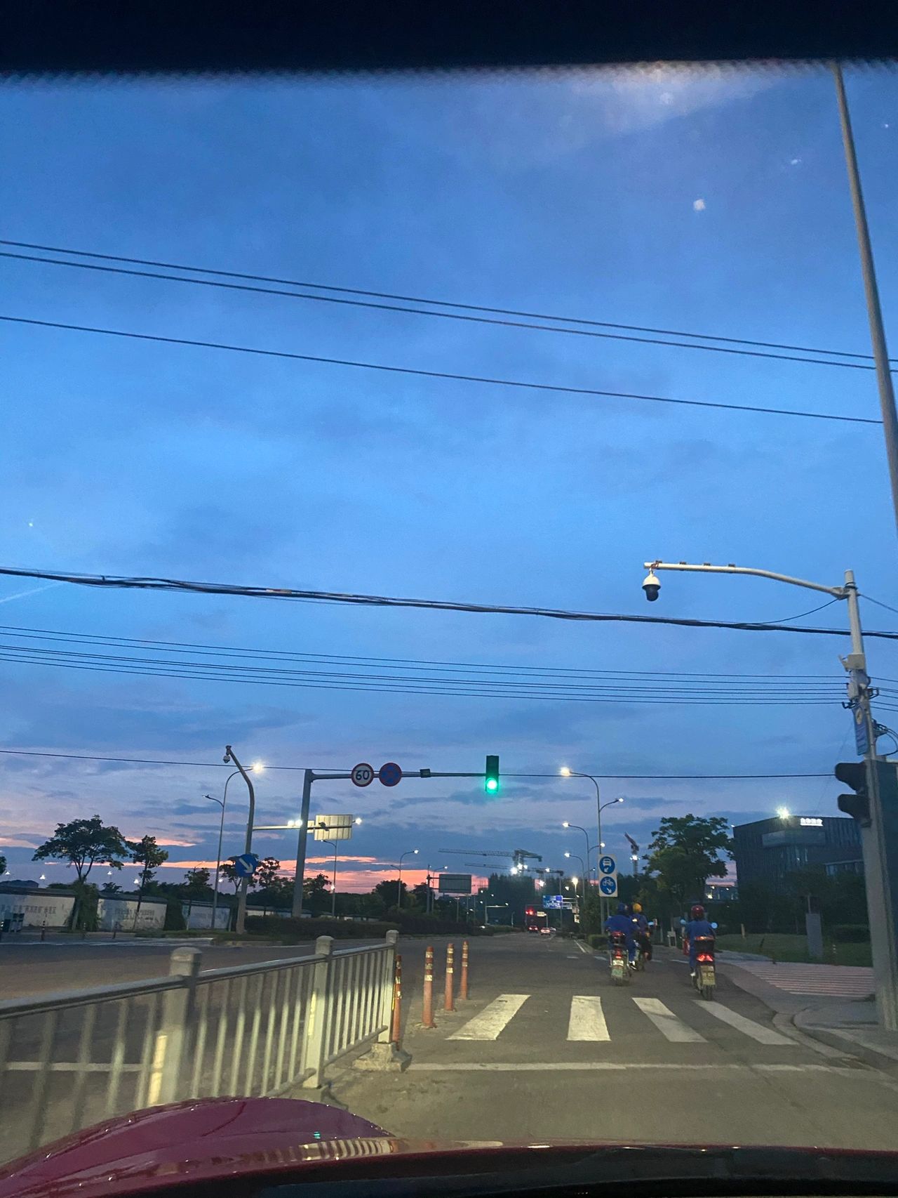 傍晚开车下班回家道路交通灯信号灯(不啃老了 )-喵神素材库