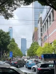 2宝马豪车驾驶在路上堵车春节( 新春大吉，门庭若市)-喵神素材库