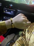 晚上开车美女穿搭手链(开车路上小心 )-喵神素材库
