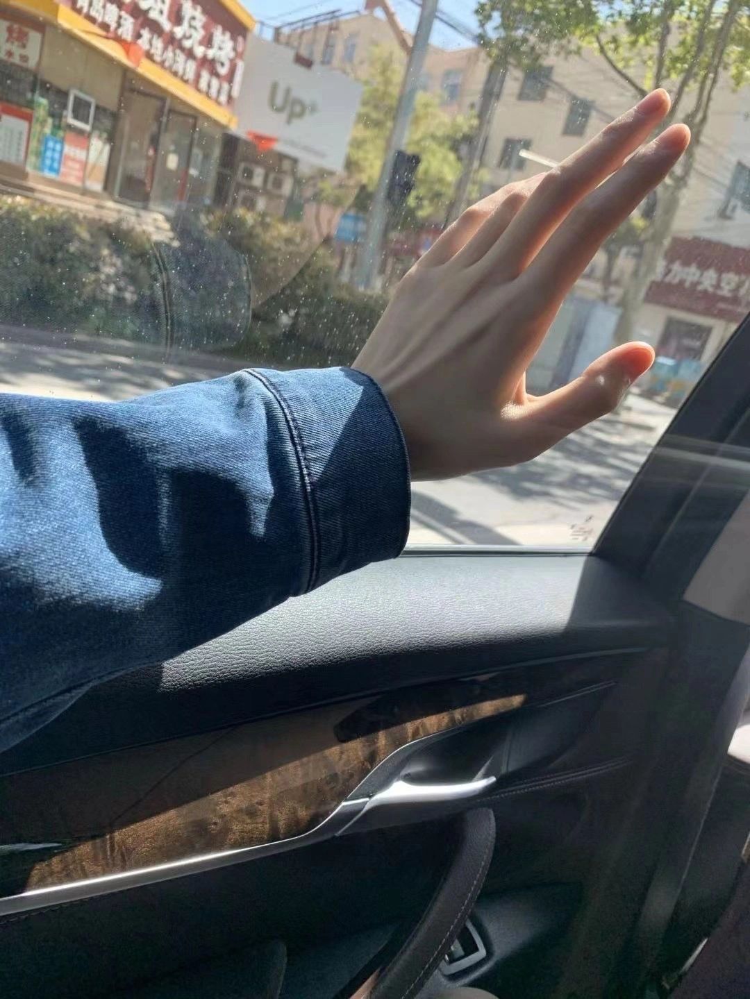 手手控开车窗外风景(其实我一直是一个遇到点冷漠就想离开的人,可我也真的为你停留了好久。 )-喵神素材库