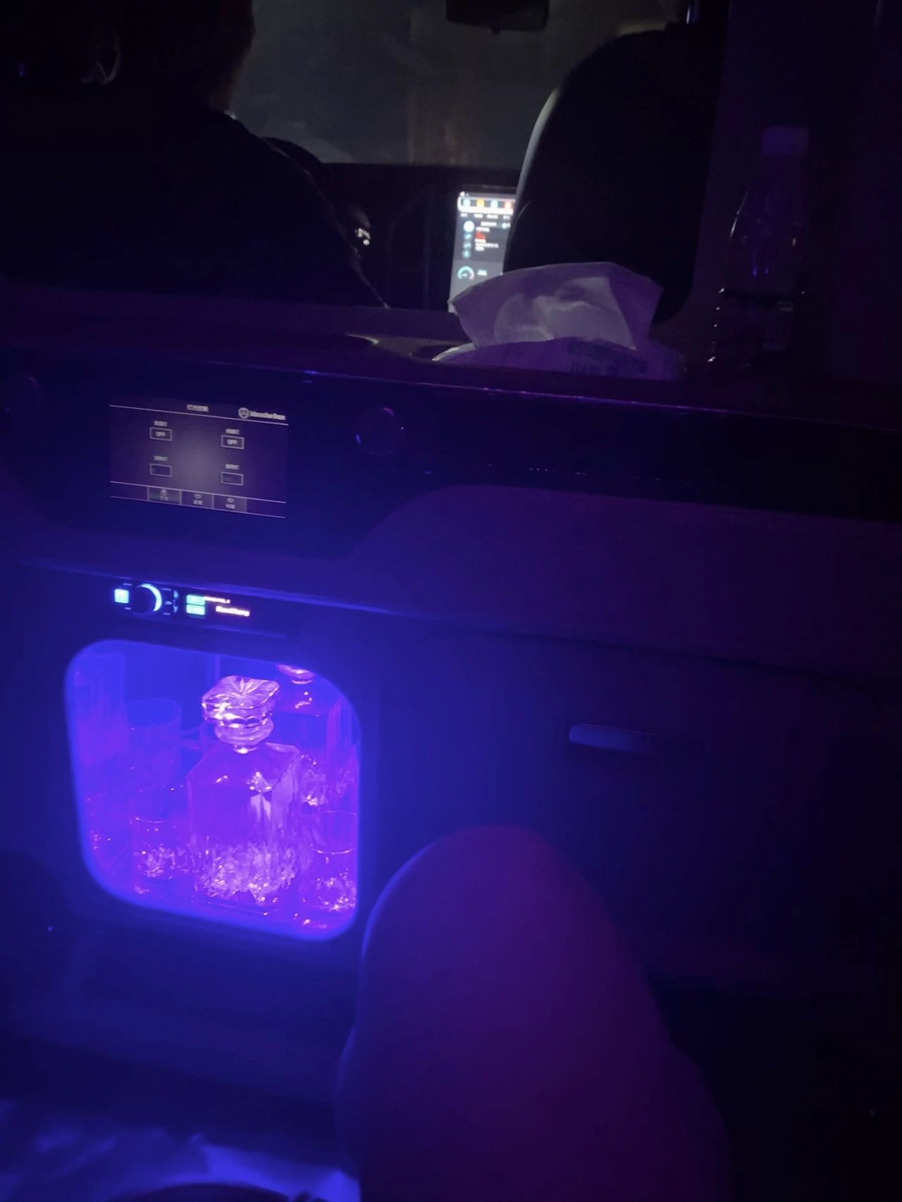 豪车内饰香水(认识你自己，即使历经几千年我认为这句话仍然有着深刻的力量)-喵神素材库