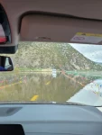 抛锚水上路拖车救援(   作死还是上了水上公路，车子抛锚在水中，拖车都拖了快2小时。。。)-喵神素材库