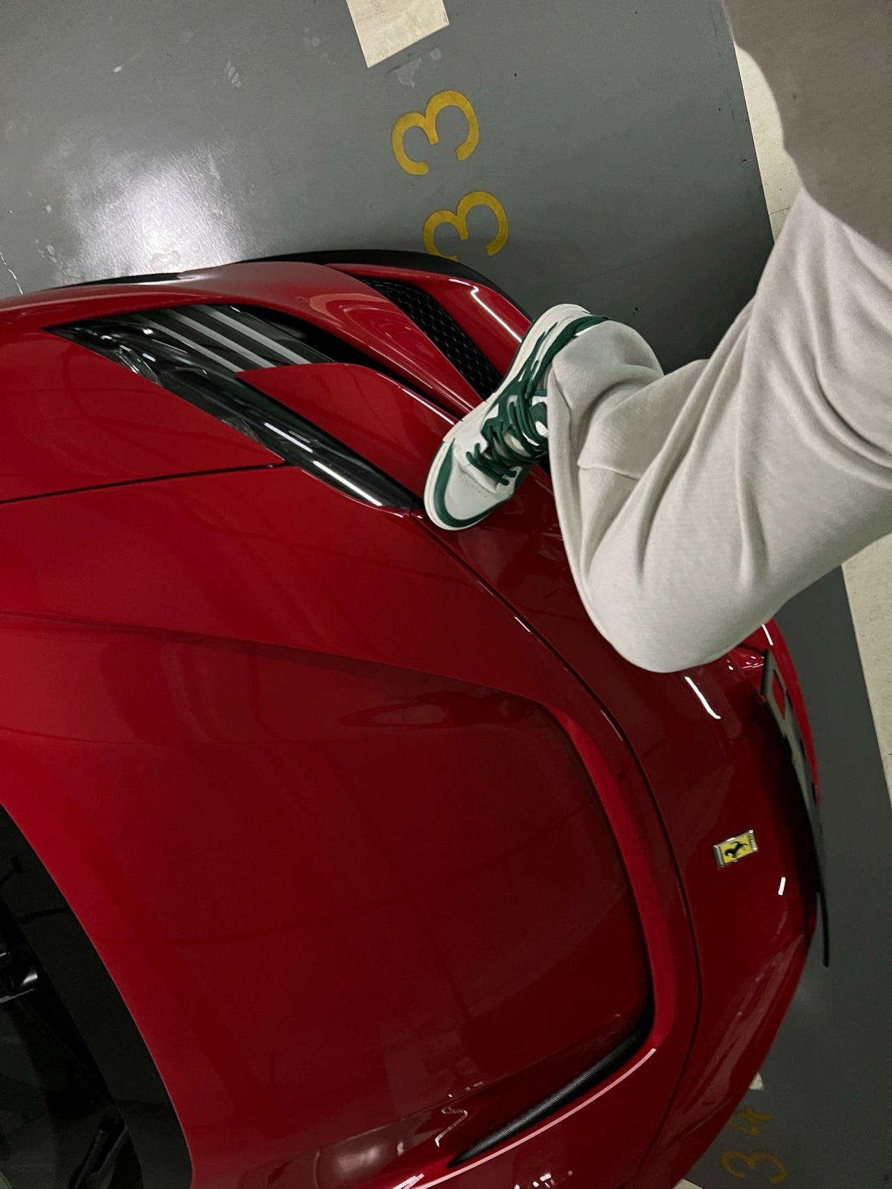 豪车  法拉利 开车( 穿一身李宁不耽误我开法拉利吧 )-喵神素材库