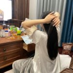 卧室起居室家装设计看电视美女穿搭(漂亮的睡裙)-喵神素材库