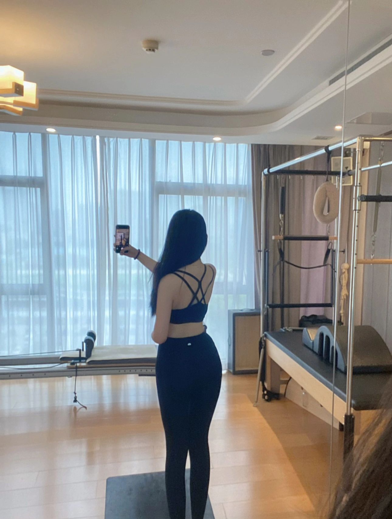 美女健身穿搭自拍瑜伽(马上到夏天了，快点行动起来吧)-喵神素材库