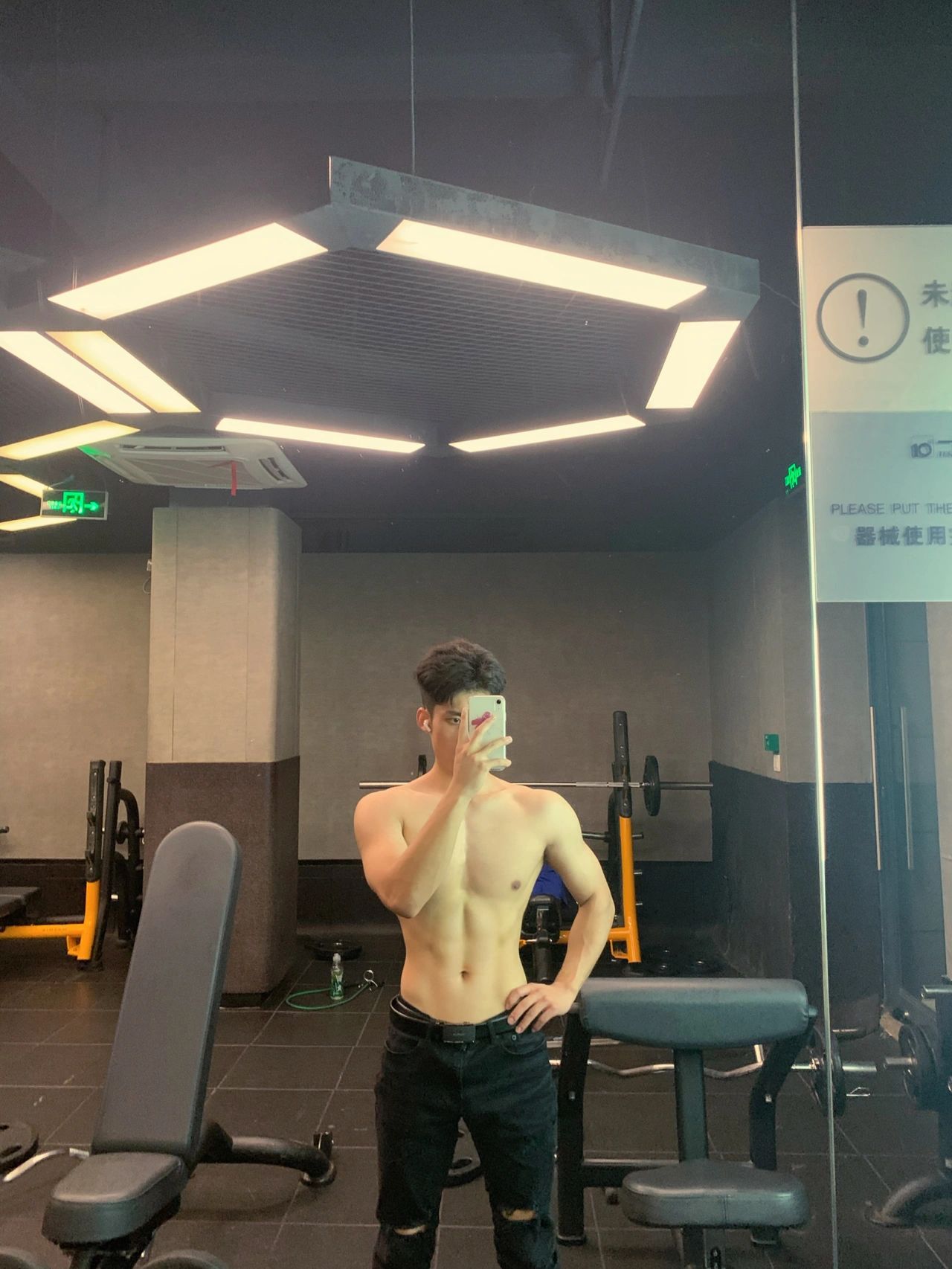 健身运动锻炼腹肌肌肉胸肌(加油，争取下个月出来)-喵神素材库
