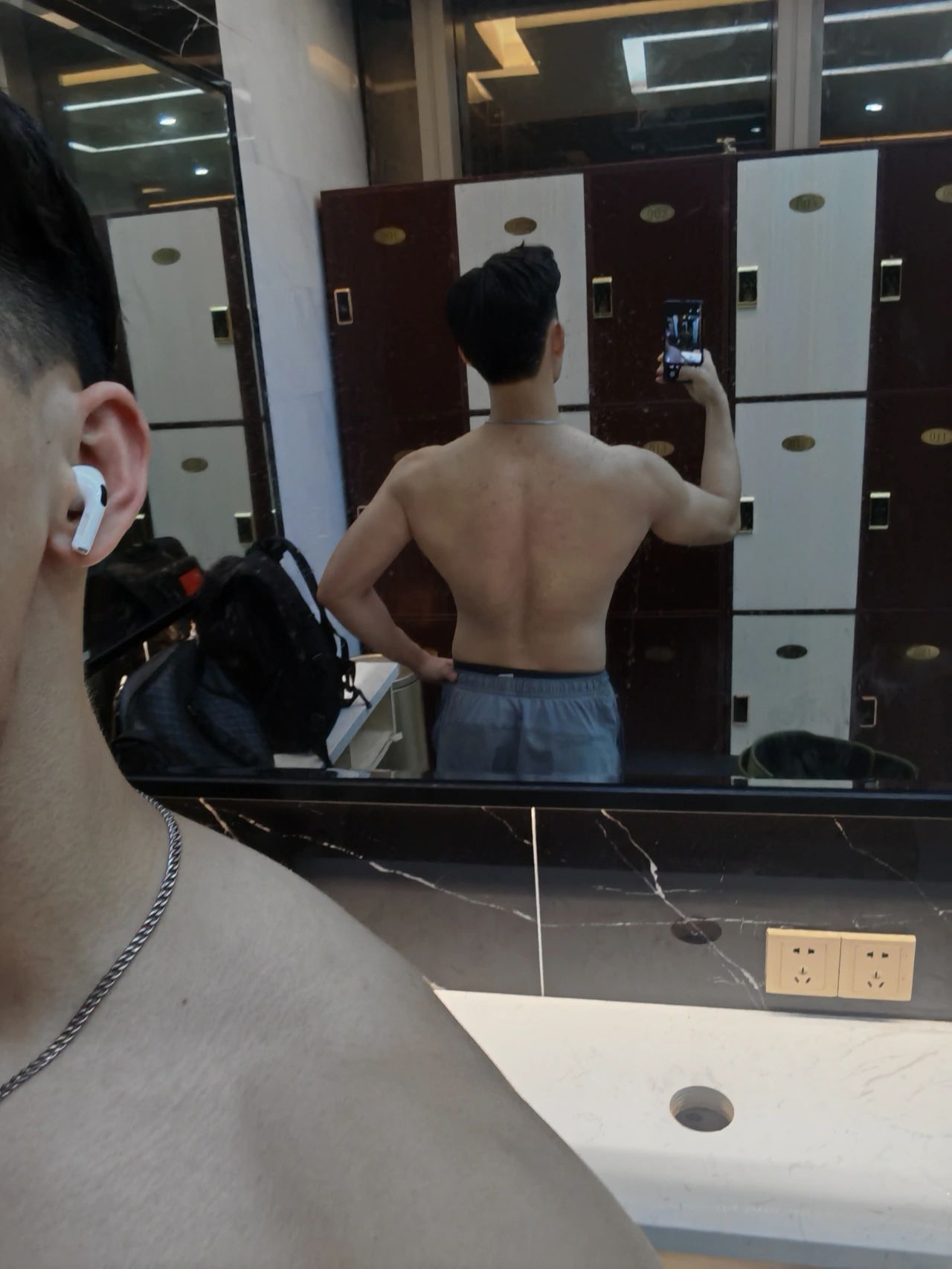 健身运动锻炼肌肉腹肌(你那里下雨了吗？)-喵神素材库