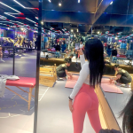 身材健身对镜拍好身材瑜伽服(身材咋样)-喵神素材库