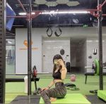 美女健身健身房好身材自拍(弟弟你还小，喜欢小胳膊筷子腿，等你长大就知道肩宽腰细腿粗臀翘的姐姐有多可了)-喵神素材库