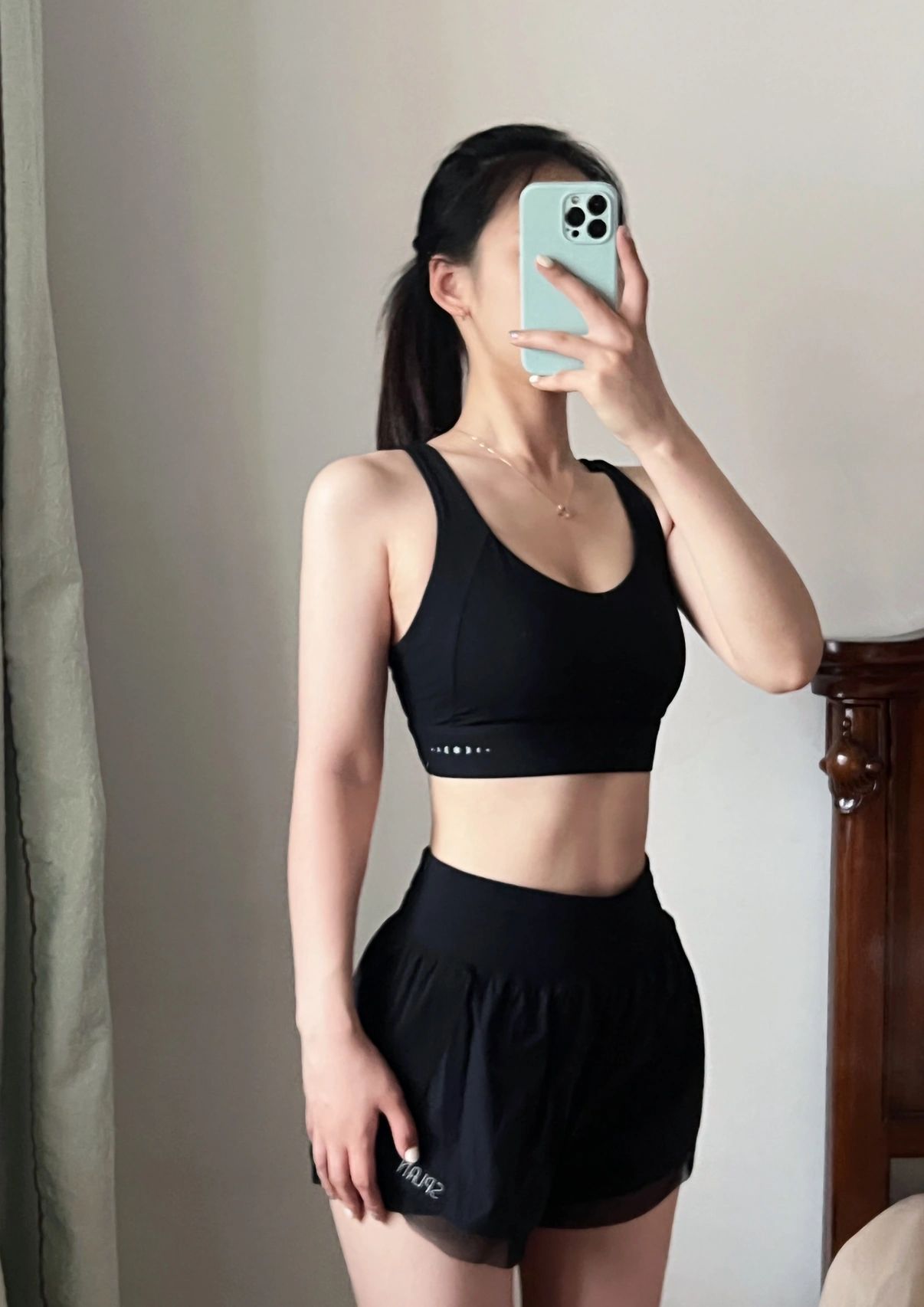 健身运动锻炼身材塑形(全黑的健身服永远经典)-喵神素材库