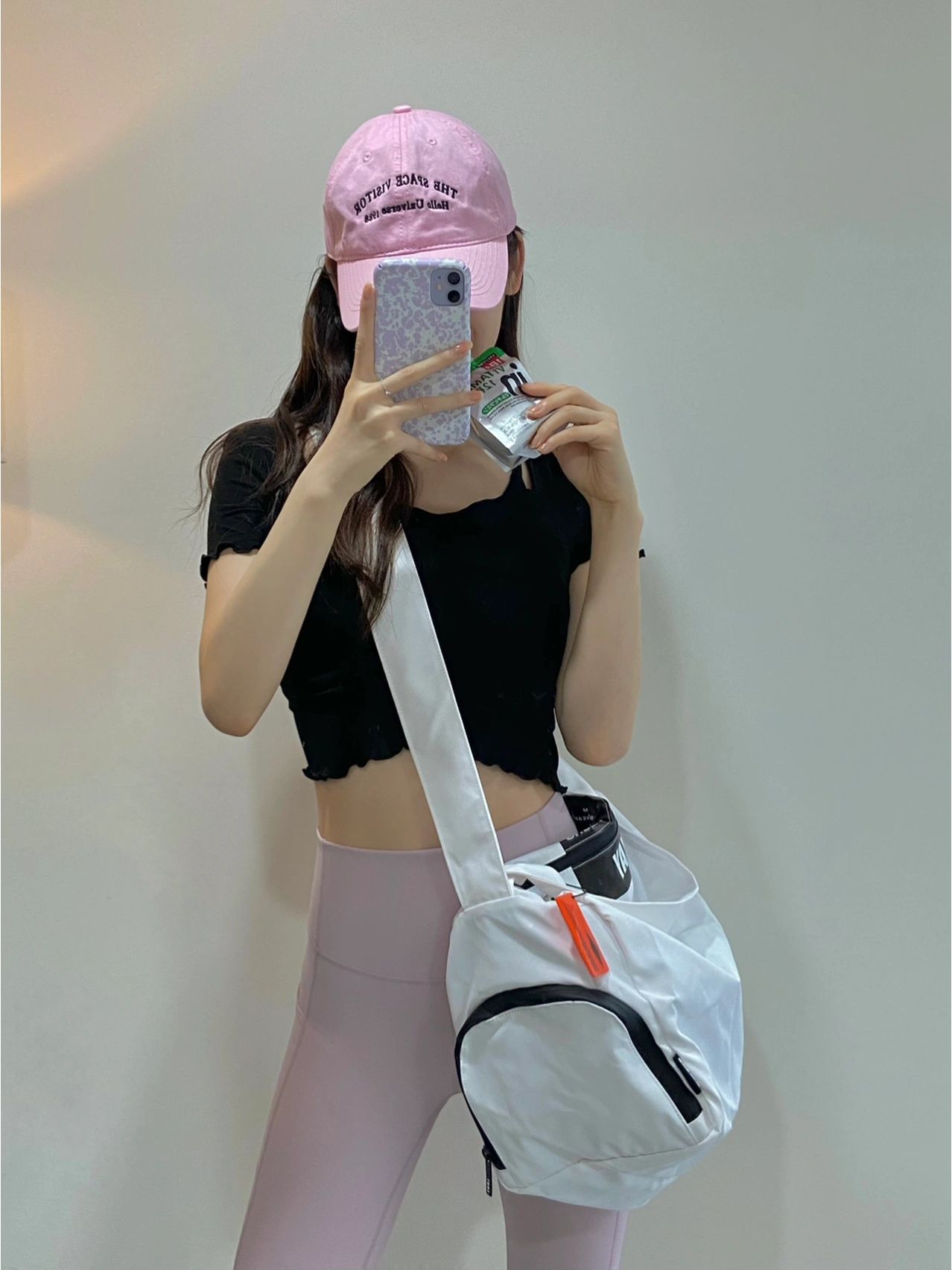 运动健身美女身材穿搭瑜伽裤(你永远可以相信白色的一切单品，极简即百搭！\\t)-喵神素材库