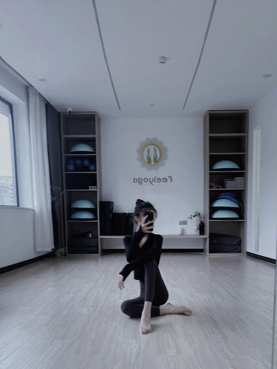 美女健身穿搭自拍(坚持你所坚持总会有光 )-喵神素材库