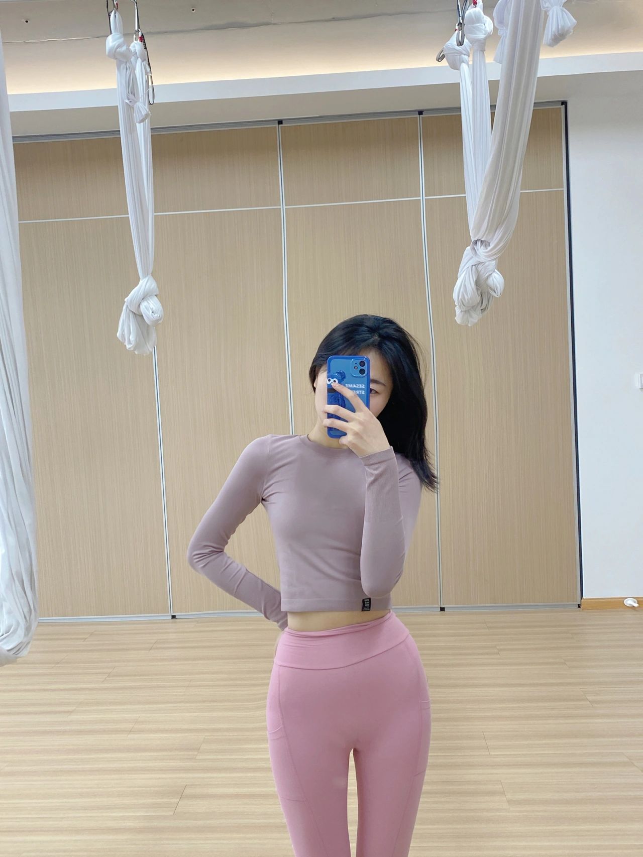 运动健身美女身材穿搭瑜伽裤(少吃冰的少吃冰的少吃冰的重要的事情多说几遍)-喵神素材库