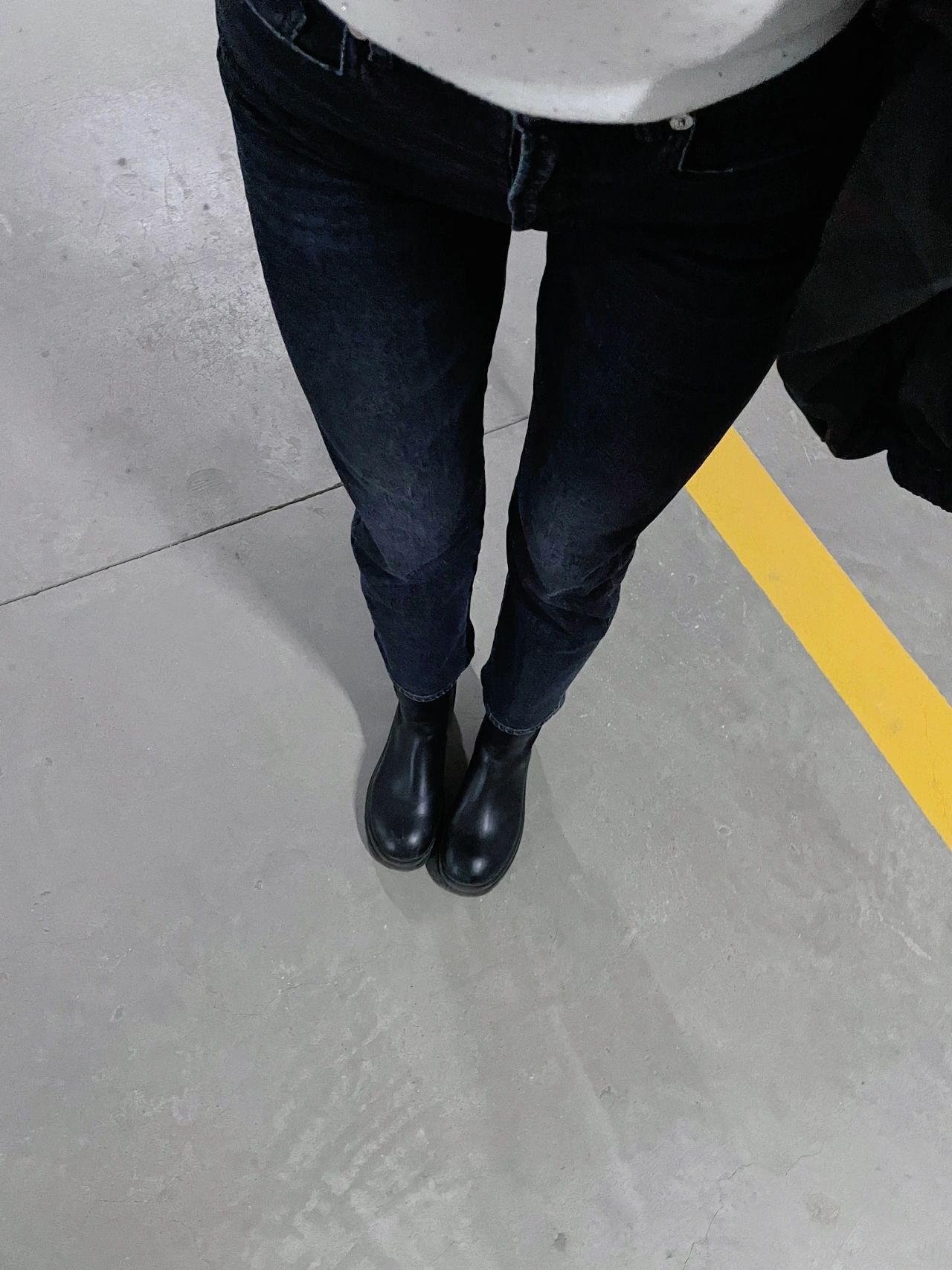 美女健身服穿搭自拍(每天辛苦努力健身就是为了穿上自己喜欢的衣服更有型 更好看 今日在地库拍一组我日常的照片 希望大家会喜欢)-喵神素材库