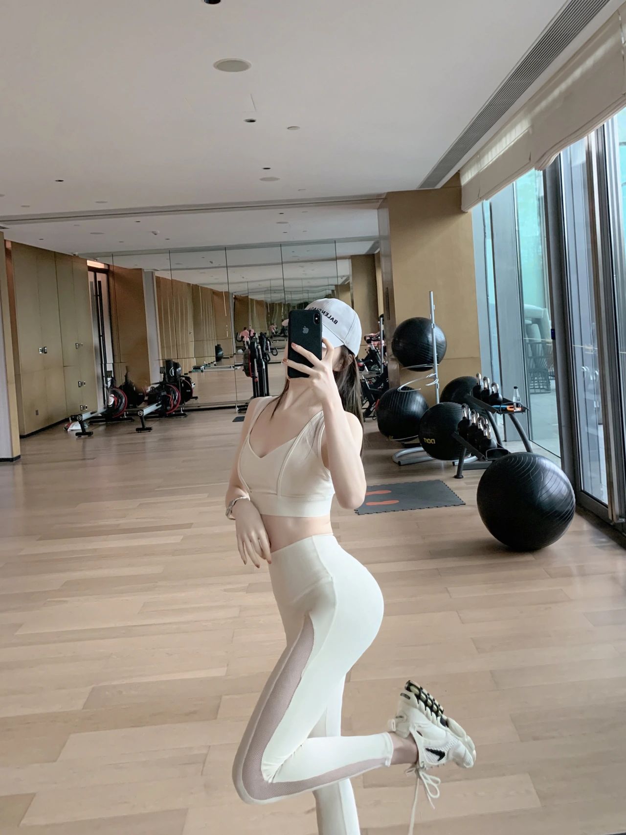 美女健身穿搭自拍(每日穿搭)-喵神素材库