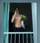 肌肉腹肌锻炼运动健身自拍(想到小时候村口的一颗古树树上挤满了白鹭身上会长出其它的植物的枝桠如今已不复存在)-喵神素材库