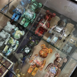 手办潮玩模型暴力熊(新买了透明展示柜专门放我的熊 )-喵神素材库