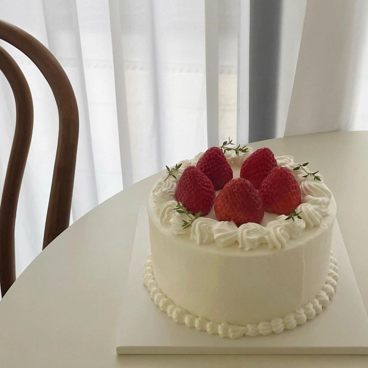 蛋糕生日蛋糕甜品烘焙礼物(美味的草莓蛋糕)-喵神素材库