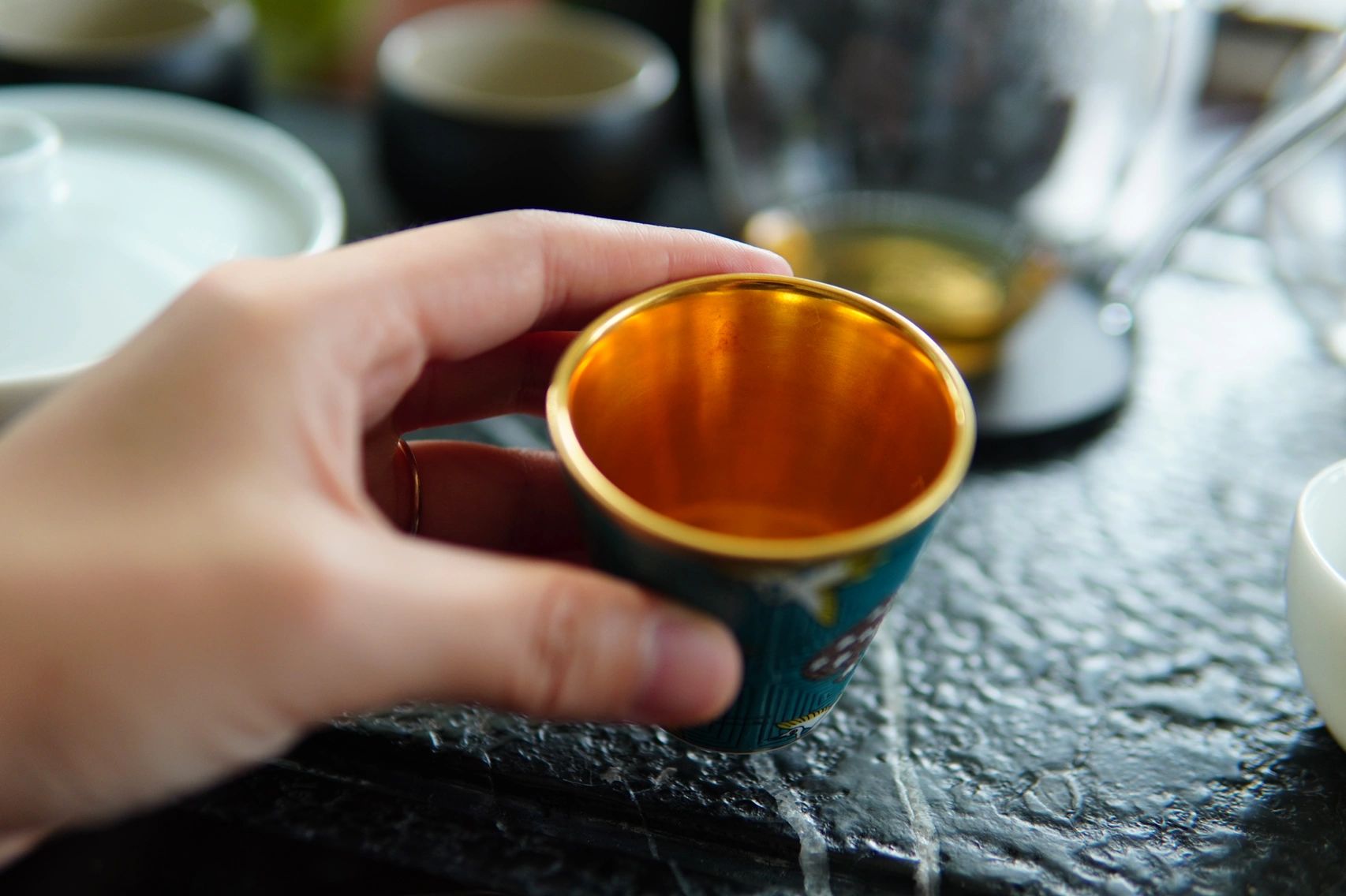 喝茶茶具茶生活茶艺(人在家是最放松的，快节奏的生活下，放下手机与家人闲坐、喝茶聊天，是最幸福的时刻，也会更加珍惜这份难得的放松与惬意.)-喵神素材库