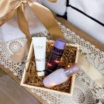 护肤品礼盒母亲节礼物(儒勒·凡尔纳写过“无限的生命”。它是像海一样浩瀚的爱与情感世界。如果我们沉浸其中，将找到无限，找到活下来所需的空间。)-喵神素材库