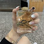 3奢饰品香水圣罗兰(花香清淡 但又真的让人闻了还想闻的一款香水)-喵神素材库