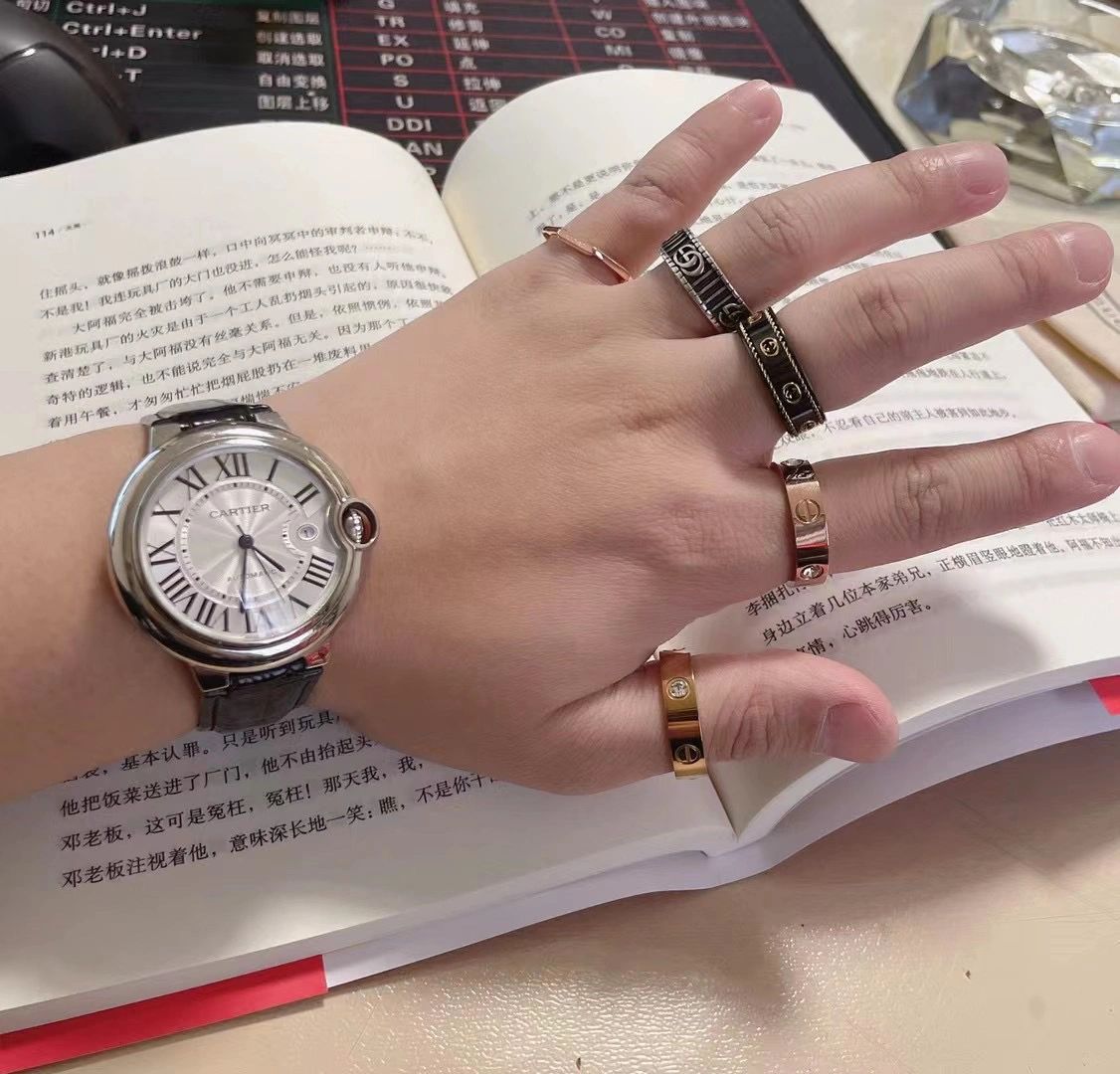 3奢侈品戒指香奈儿香水古驰运动鞋收到礼物(每天都能收到自己喜欢的东西，开心)-喵神素材库