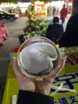 3旅游夜市香水椰子(喝完这个再喝椰奶都没奶香味了！)-喵神素材库