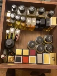 香水高端奢侈品(开年到现在买了大概有20多瓶香水今天朋友到家吃饭说有个柜子放几十瓶茅台要好看一下我心里想放香水也挺好的最近喜欢用爱慕史诗女 )-喵神素材库
