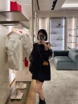 身材美女对镜拍日常穿搭包包(包包简直不要太好看，唯一不足就是装不下东西，但是还是忍不住拿下 )-喵神素材库