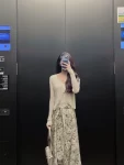 美女穿搭包包身材自拍拍照(温柔气质系姐姐奶杏色真滴好温柔 )-喵神素材库