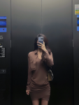 美女穿搭自拍身材拍照包包(小个子也可以的套装裙深棕色不怎么挑肤色穿)-喵神素材库