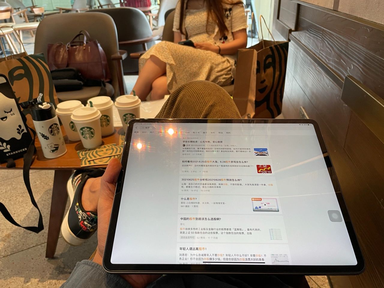 4星巴克咖啡店咖啡美女包包看剧(一起喝咖啡 )-喵神素材库