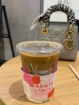 饮品拿铁包包(试了无数次新品 最终还是追随了厚乳拿铁不喜欢太甜的可以点半糖 冰)-喵神素材库
