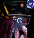 2保时捷 豪车车内女司机驾驶高跟鞋(开车没办法穿高跟鞋 我只能一只高跟鞋一只运动鞋。)-喵神素材库