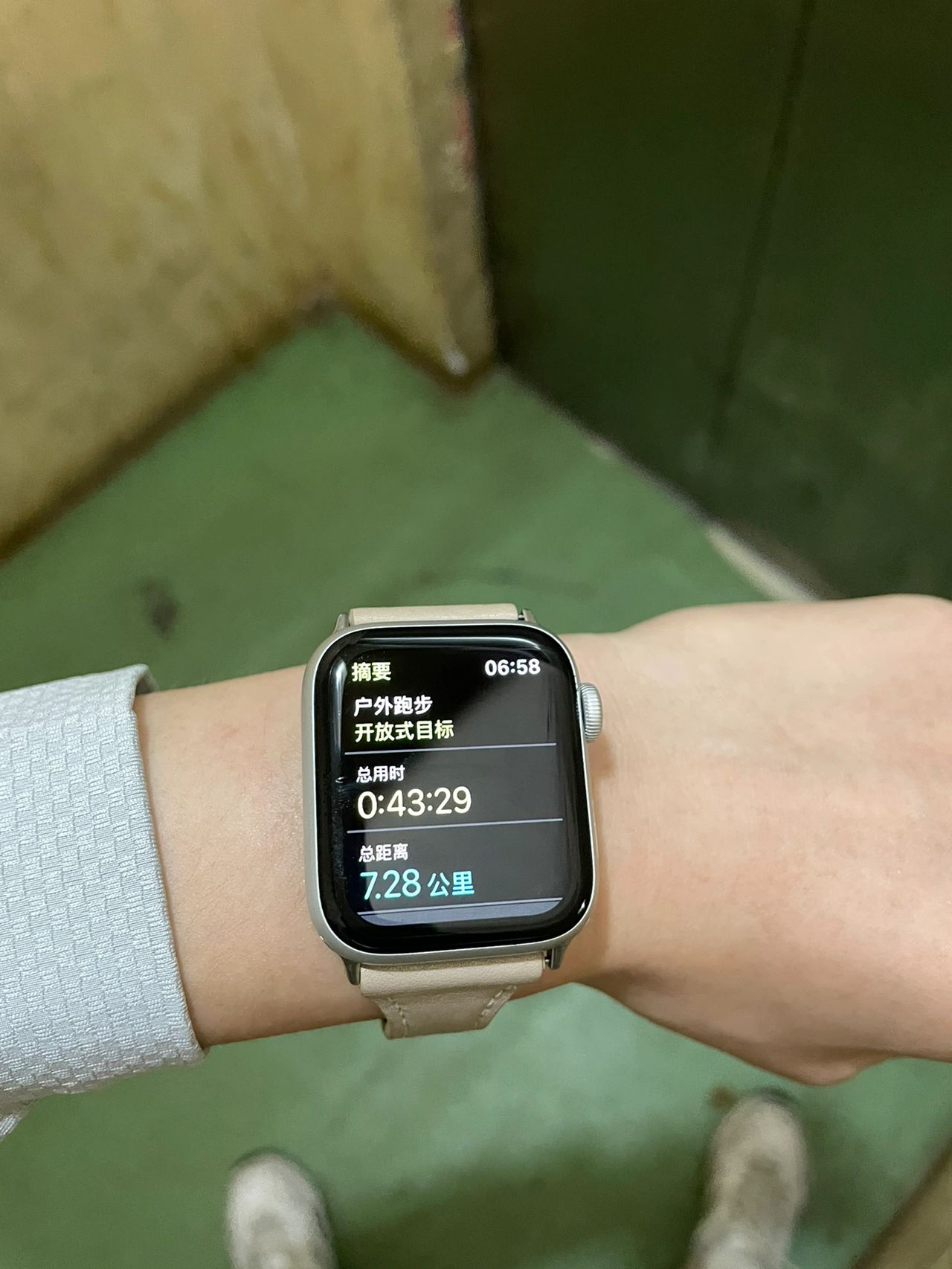 健身运动锻炼运动手表(早上 跑步7km 完成)-喵神素材库