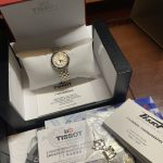 手表女表小巧表盘手腕(我就是试戴了很多款看上去很好看的款式，刘亦菲代言宣传照佩戴的那款超级好看的 表盘很简单 蓝色指针 钢带和黑色皮带都很百搭！奈何我皮肤太黑了 而且手腕比较小 骨头比较凸……跟我不搭 很突兀最终选择了这款小表盘的玫瑰金石英表 )-喵神素材库