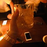 酒吧餐厅喝酒兄弟聚会手表手机香烟( 晚上聚会)-喵神素材库