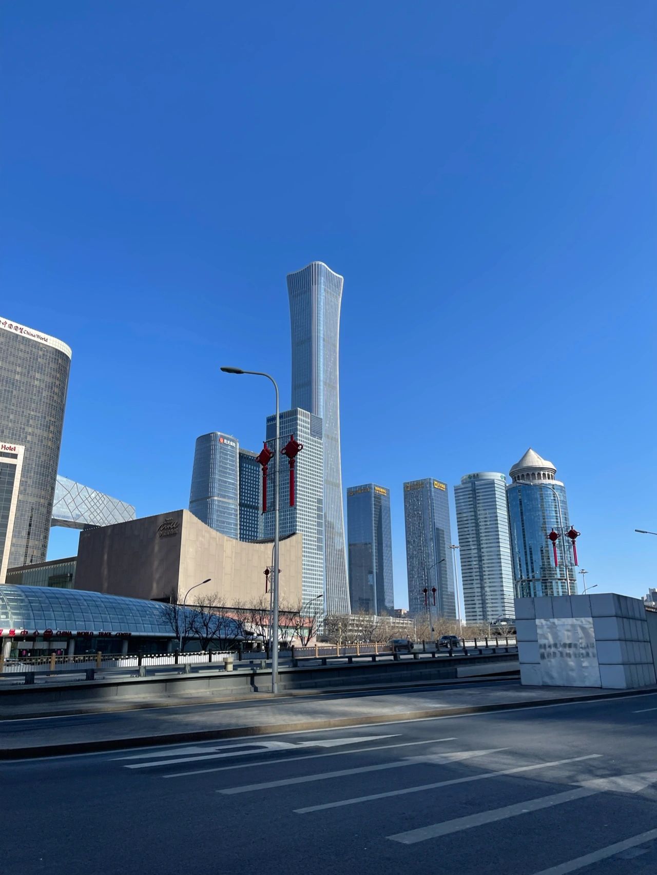 城市风景建筑跑步健身运动锻炼运动手表(最近不是早晨就是中午去运动。)-喵神素材库