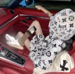 敞篷跑车美女衣服袜子穿搭潮流( 人和人之间，没感情的时候才讲理)-喵神素材库